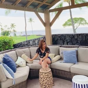 Meet your Posher, Thalia